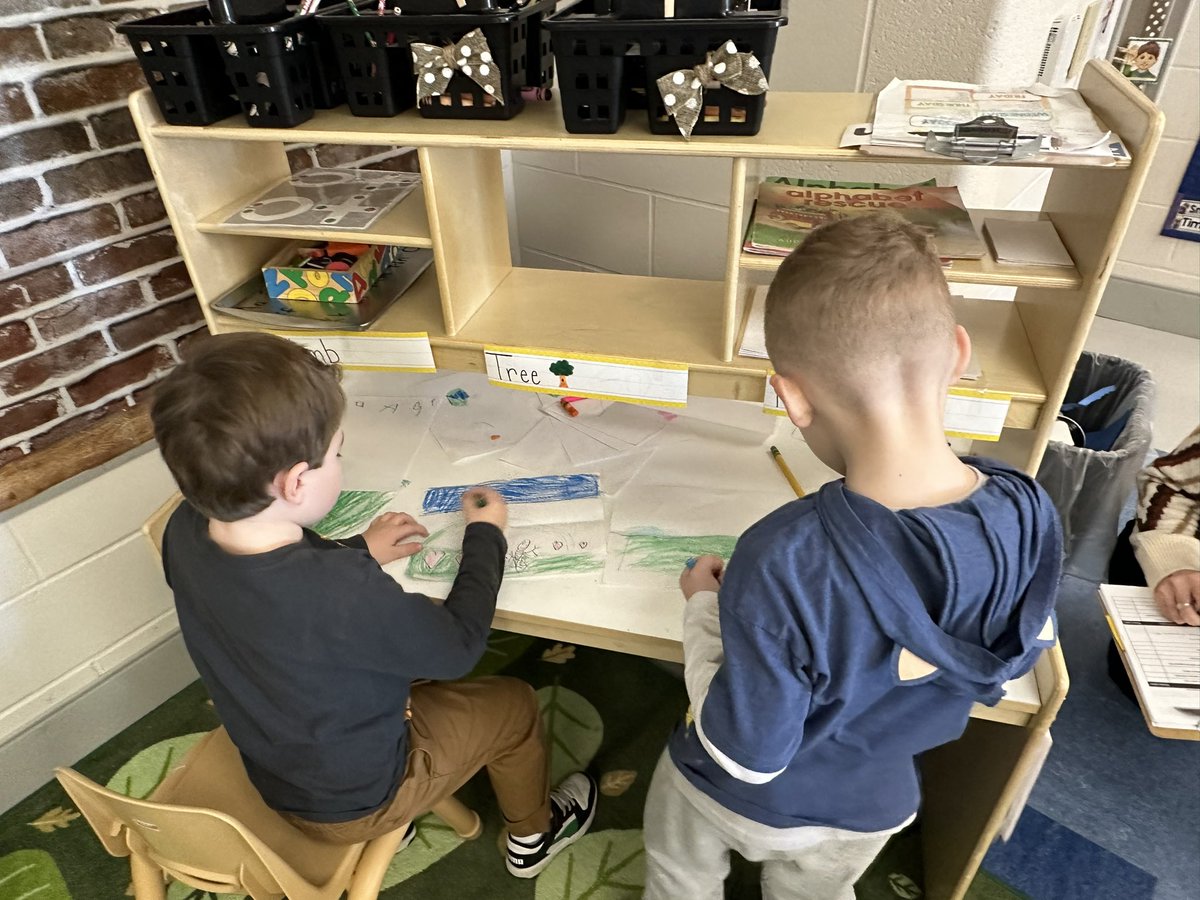 DrBryson23's tweet image. Starting the morning off with centers! Visual timer posted with directions! #smoothtransitions 🐾💙