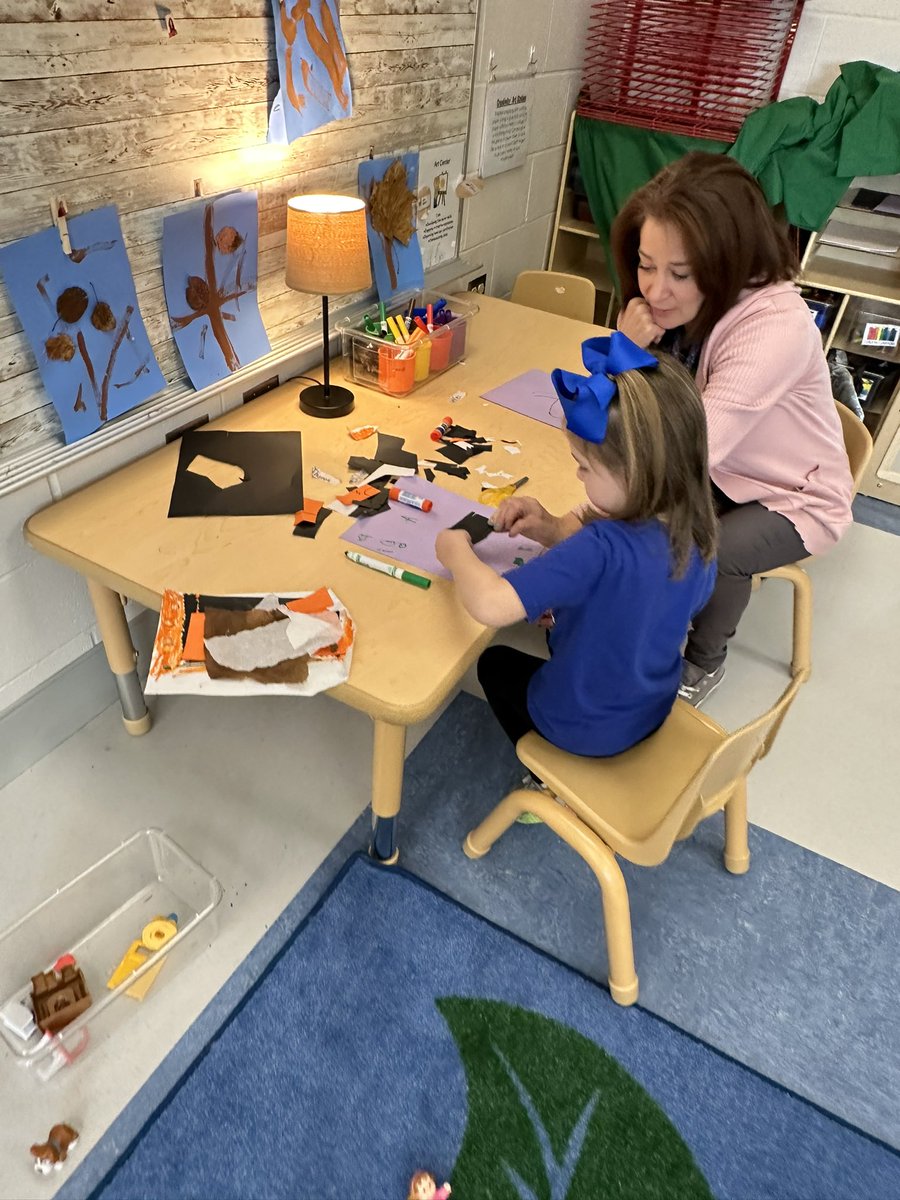 DrBryson23's tweet image. Starting the morning off with centers! Visual timer posted with directions! #smoothtransitions 🐾💙