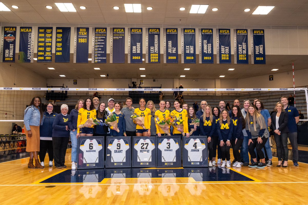 umichvball's tweet photo. One more BIG round of applause and Thank You to this special senior class!

#GoBlue https://t.co/rQrwe8PVrw