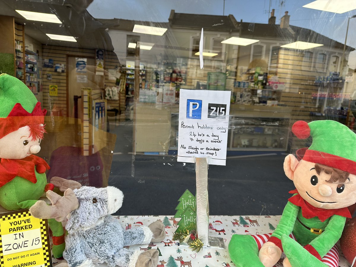 robwgill1's tweet photo. Badhams Chemist making a a point - the reindeer and sleighs can’t stop in zone 15 - although it’s suspended Christmas Eve 🎅 @GlosCC @DomJMorris @IzaacTailford @bloxham_michael @CheltCivicSoc https://t.co/oPKTbVyuYF