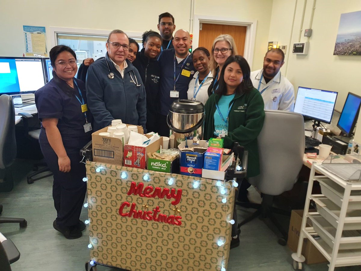 Thank you to @Pippanightinga4 our Chief Executive at @LNWH_NHS for joining us on our wellbeing rounds today. Thanks to the donations of our @LNWH_Charity we will be distributing Christmas goodies from Monday 4th December. Keep an eye out for more information🎄