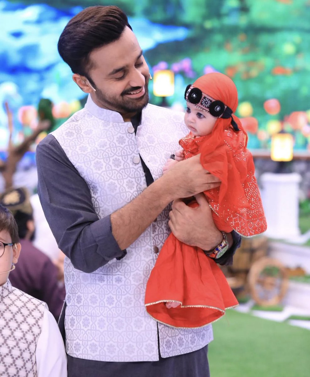 MrsShah13982303's tweet photo. Such A Humble Man indeed
AMan who Happy , Sad and all Feeling of his with his Love One He Make Sure How Love and Humble when People love with him 
@WaseemBadami 
#StrongPerson https://t.co/QwNTSYwfBK