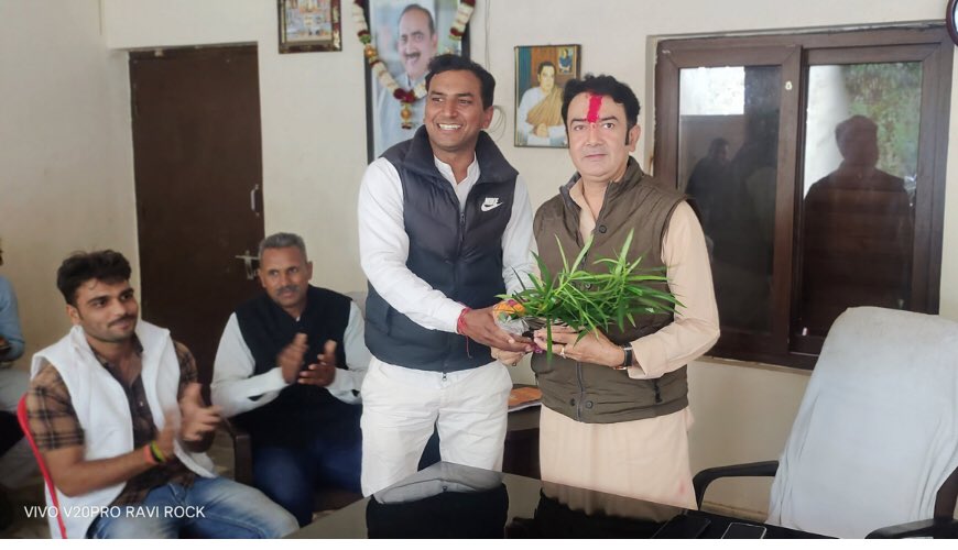 JPateriya's tweet photo. आज बड़े भाई नितेंद्र ब्रजेंद्र राठौर जी के निज निवास पृथ्वीपुर पर पंहुचकर सप्रेम भेंट की !

@NitendraRathor1 
@ https://t.co/sGaOh3o5jQ