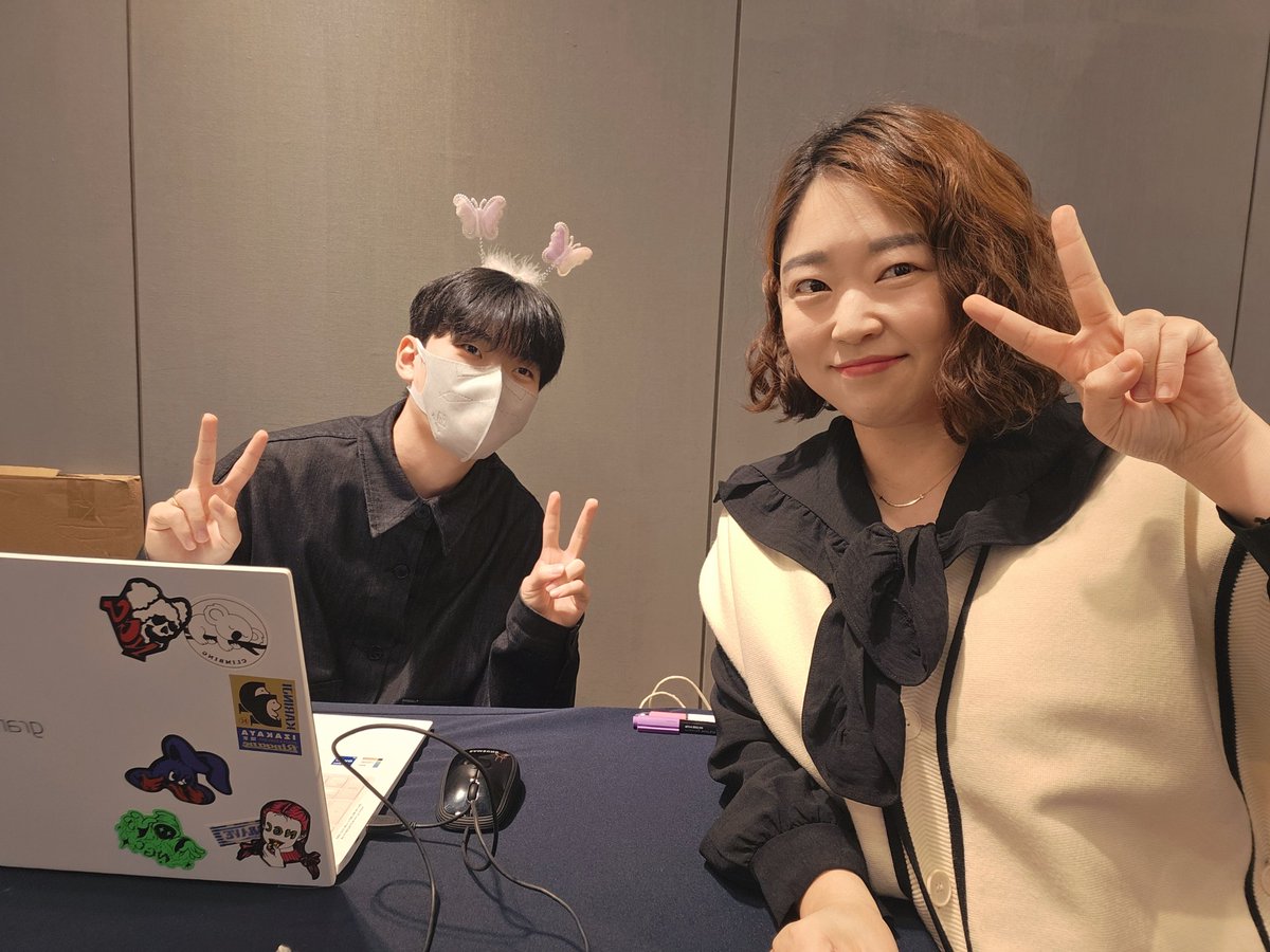 tooni8_ch's tweet photo. 성탄절이라 천사들 컨셉으로 공연하고
여러가지 재밌는 게임도 했고요🥳 https://t.co/BLX1y85ixt