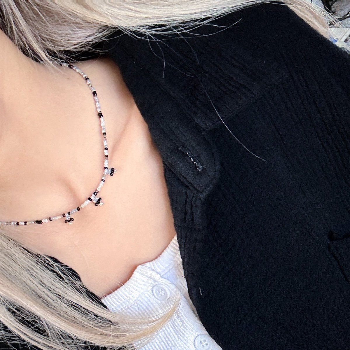 สร้อยที่เพื่อนชอบขอยืม 55555555 มันน่ารักจริงแหละ ใส่แล้วคอดูมีอะไร ตกเส้นละร้อยนิดๆเอง น่ารัก ㅠㅡㅠ  ( รีทวิตนี้เราแจก 2 เส้นค้าบ 🎄 )