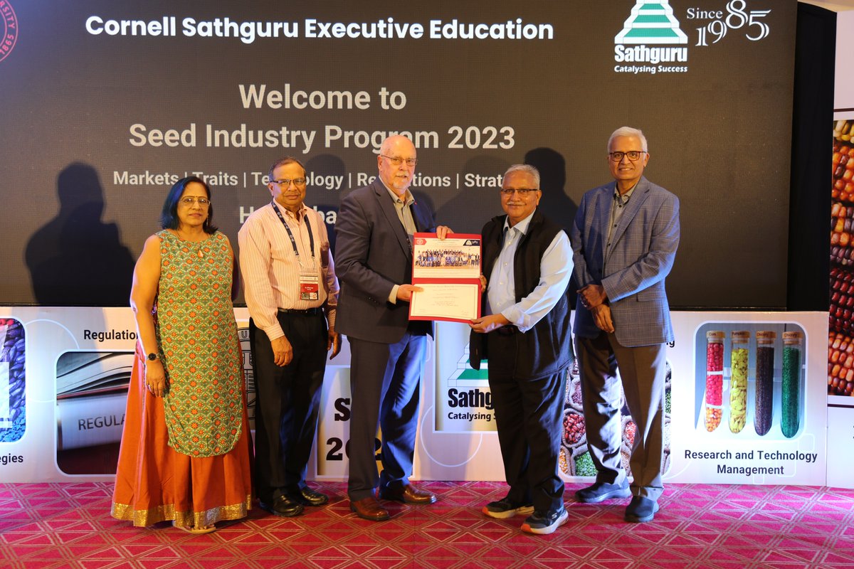 CornellExEdu's tweet image. SIP2023- Day4:
In the final session of #SIP2023, Ragunathan delved into key valuation principles and metrics for the seed industry. It concluded on a high note with a graduation ceremony, where certificates were awarded to our esteemed participants. 

#Cornell #Sathgurumc