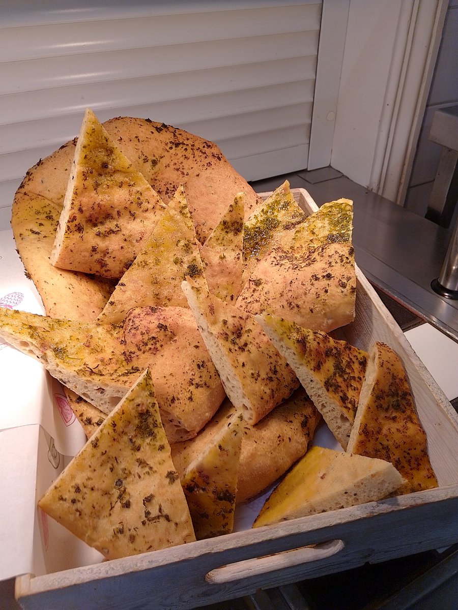 HHStChris's tweet photo. SD tomato &amp; olive focaccia or garlic bread #projectknead https://t.co/fLdXREyKpT