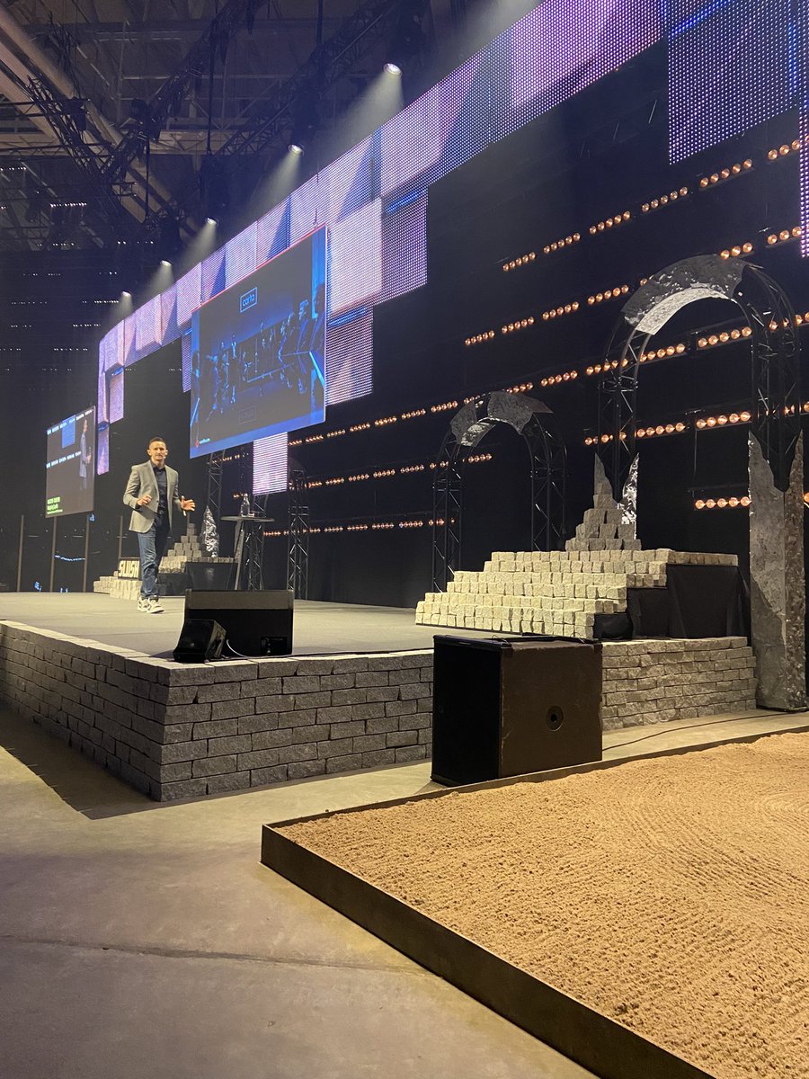 Such an honor to host <a href="/NolanChurch/">Nolan Church</a> from <a href="/JoinContinuum/">JoinContinuum</a> at Builders Stage. He showed us to navigate layoffs and treat your employees with dignity. “Head count is a vanity metric. Not a measure for success.” <a href="/SlushHQ/">Slush</a>