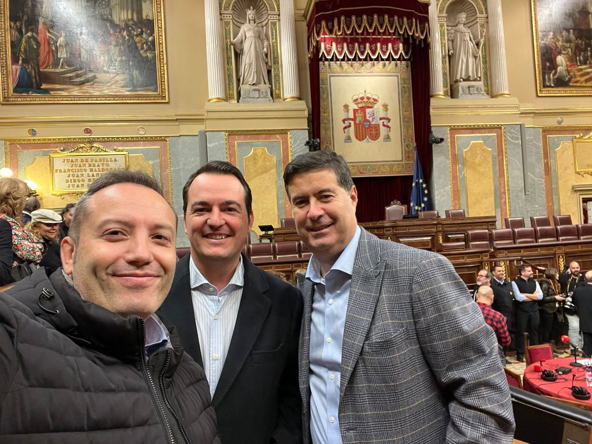 codiceabogados's tweet photo. Compartiendo impresiones con algunos diputados y juristas del @Congreso_Es https://t.co/zDPkHULS93