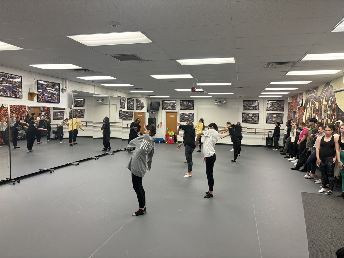 TWPSuperVPA's tweet photo. Getting a preview of what can be possible with our VPA Dance Academy. Partnering with @RowanUniversity Dance department for masterclasses with our students today followed by discussion of future dual credit opportunities! @HerrAndersonWT @EricMHibbs @TWPDanceDept @Ms_EJacks https://t.co/tqTE09UCsv