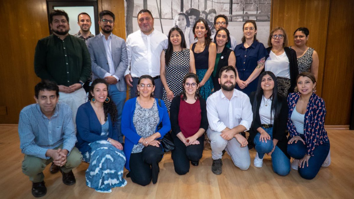 Ayer recibimos en <a href="/Mineduc/">Ministerio de Educación</a> a Marcelo Cofré, ganador del Global Teacher Prize, quien se une al Consejo Asesor de formación TP.
A través suyo queremos incorporar la voz de los y las docentes TP en la definición de la estrategia nacional del sector. #educacionTP #TecnicamenteSePuede