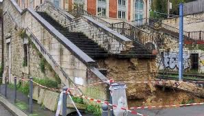 Plusdetrams's tweet image. Si tout se passe comme prévu, le tram T2 devrait rouvrir entre Parc de Saint Cloud et Les Moulineaux le 16 décembre et retrouver une offre normale.
À l’exception de la station Meudon sur Seine qui resterait fermée une semaine de plus. 
Courage à tous d’ici là.