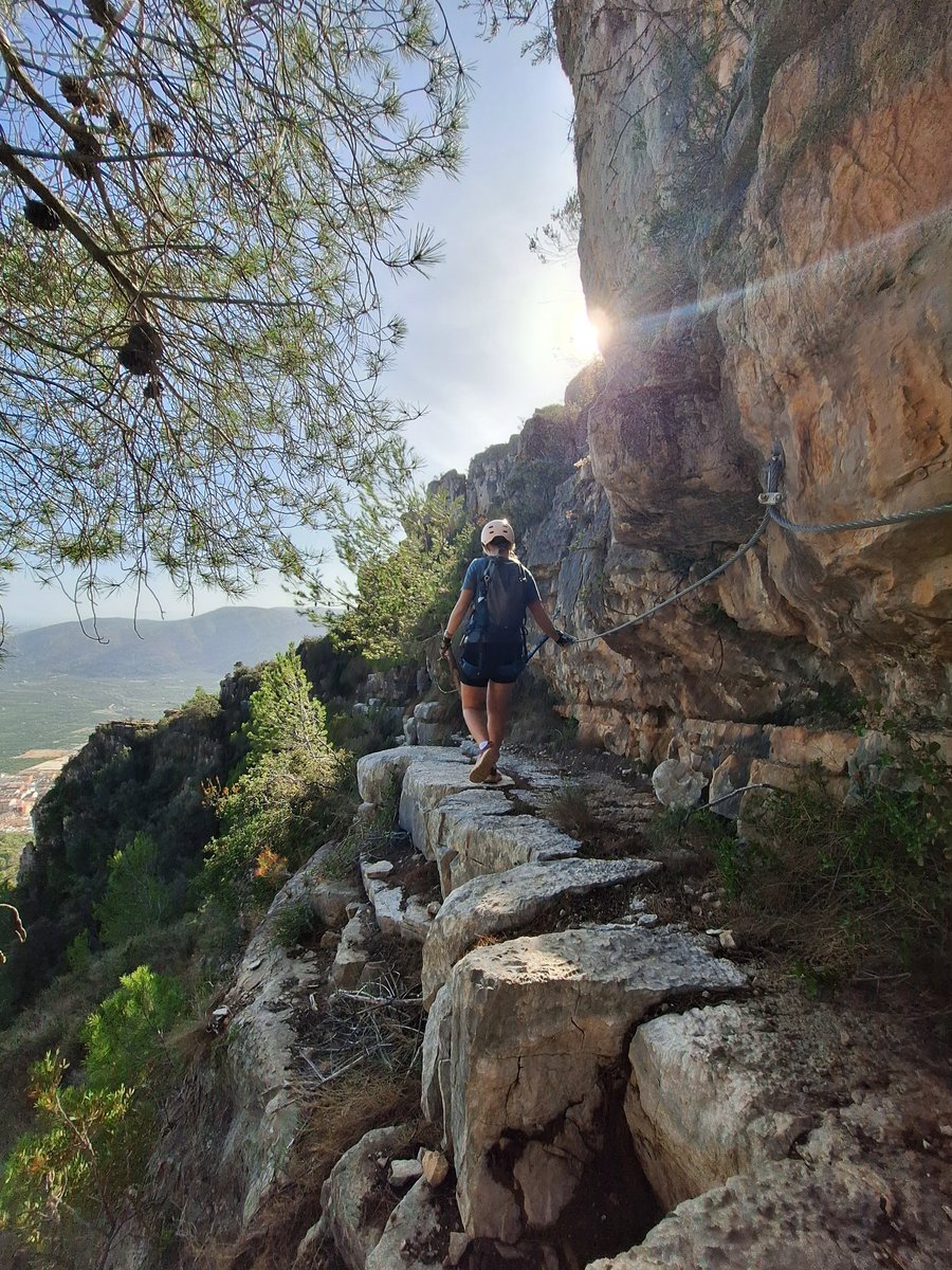 MasAllaDLCiudad's tweet photo. Pas de Cabres 🐐

Así se le conoce a una de las Vías Ferrata más bonitas de la Comunidad Valenciana. 😍

▶️https://t.co/eN1FEg3PLg

#masalladelaciudad https://t.co/hZfz9tmuEG