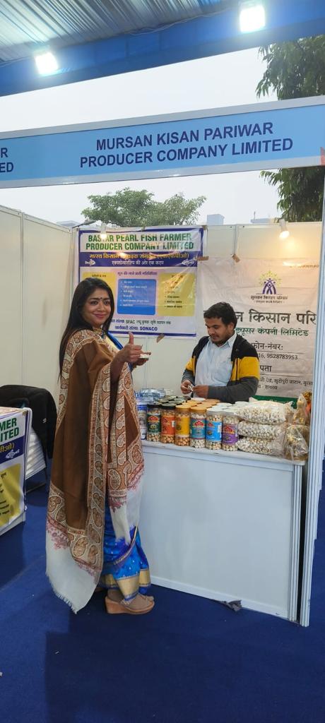 Happy customer  @archanavarmaIAS  at Jal Shakti Itihas Mehrauli.
The freshwater pearls, makhana & millets all have a symbiotic relationship with water.

@AgriGoI @moefcc @MoJSDoWRRDGR @PIB_India @nstomar @gssjodhpur @ShobhaBJP @KailashBaytu
@CWCOfficial_FF #SFAC #SFACIndia