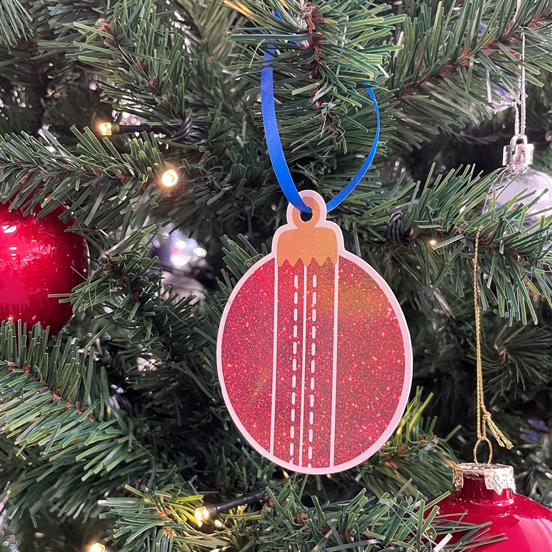 WarwickshireCCC's tweet photo. 𝗕𝗲𝗴𝗶𝗻 𝗮 𝘀𝗽𝗲𝗰𝗶𝗮𝗹 𝗖𝗵𝗿𝗶𝘀𝘁𝗺𝗮𝘀 𝘁𝗿𝗮𝗱𝗶𝘁𝗶𝗼𝗻 🎄

Honour someone special in your life with a Cricket Bauble and donate to the Edgbaston Foundation.

🐻#YouBears | Details ⬇️