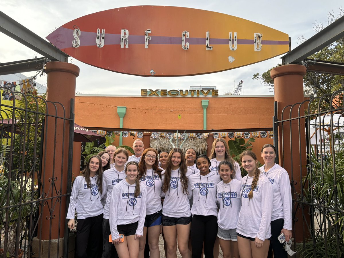 Cheightsladydev's tweet image. Battle of the Bay lunch break at a great little place!