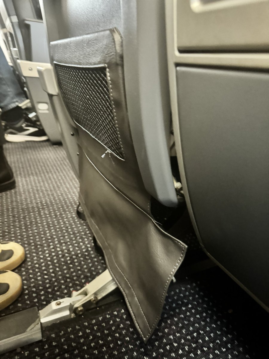 geocartex's tweet photo. What is up @AmericanAir!! Filthy first class and iPad fell through the seat pocket! #DoBetter https://t.co/iRCq2O3bGT