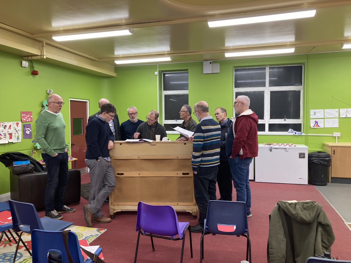 rlsbc's tweet photo. News of the Men Sing training choir - we still have a strong group of men joining their vocal coach Peter Wilman each week. Here they are gathered around the piano studying a Christmas Carol they will be joining us to perform on 16th December.
#MenSing #singtogetherleamington https://t.co/GsF3iDcTzi