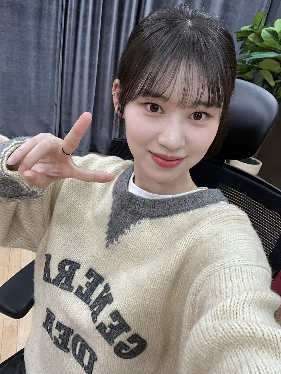 아돌한 잘 듣고 있나 키링?!😎 

#엘리