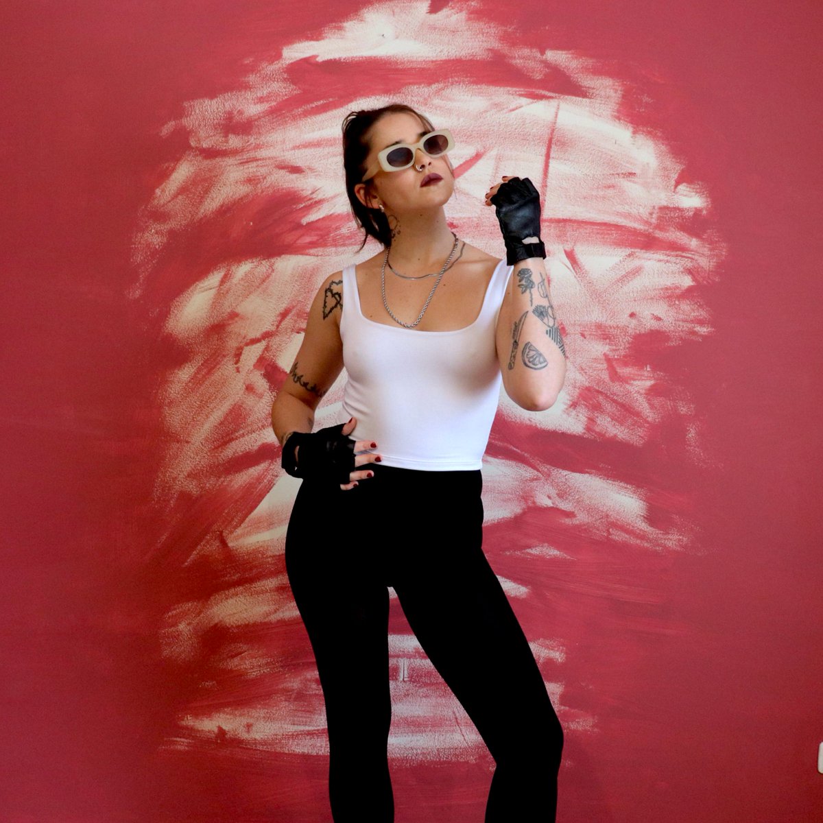 'Entre Palmas' disponible desde ya en todas las plataformas! 🌴🔆 Reproduce aquí: 

mouglisoyemilia.lnk.to/yAzukZ