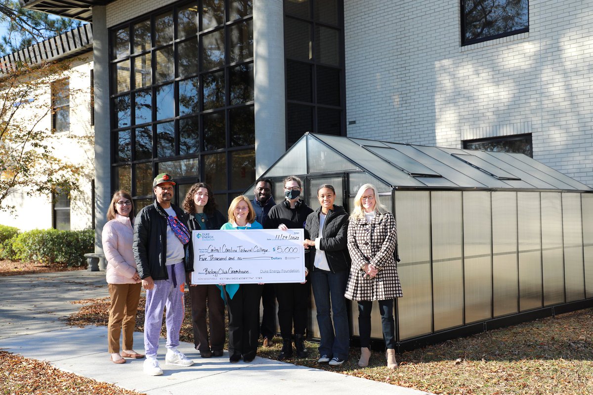 alanhlam's tweet photo. Not just powering buildings, but also powering the next generation. Thanks for energizing education, @DukeEnergy !
#WeAreDE #IAmCentral #SumterCountySC https://t.co/YQu6GFjljU