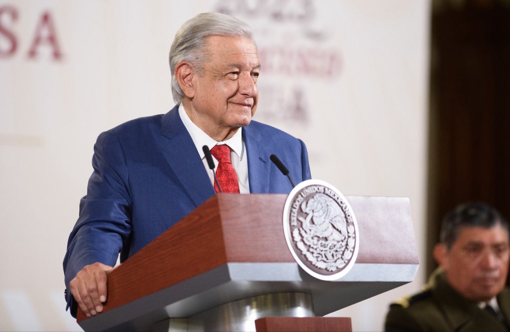 Como dijo el presidente @lopezobrador_ en la matutina, al reconocer la labor en la liberación de Ilana: seguimos avanzando para lograr rescatar al otro rehén, Orión Hernández, y a los dos mexicanos secuestrados en el buque Galaxy. pmedia.efinf.com/clips/vid_50d4…