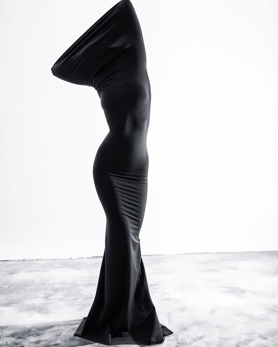 roshanmoayed's tweet photo. Model | @lunafairie @opalthefairy 

I recently had the wonderful opportunity to collaborate with Luna Fey, a talented and aspiring actor. Our shoot began with Luna wearing a stunning cocoonish dress, which added an air of mystery and transformation to the photos. https://t.co/YxUg1lYm8x
