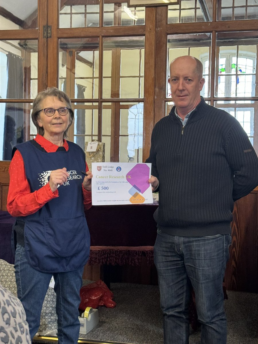 Our WM presenting a cheque for £500 to Cancer Research UK Cardigan branch, proceeds from the raffle at his installation. <a href="/DirkdenH/">Dirk den Hartog</a> <a href="/WestWalesMason/">West Wales Mason</a> <a href="/JamesRossAJR/">PGM West Wales MEGS</a>