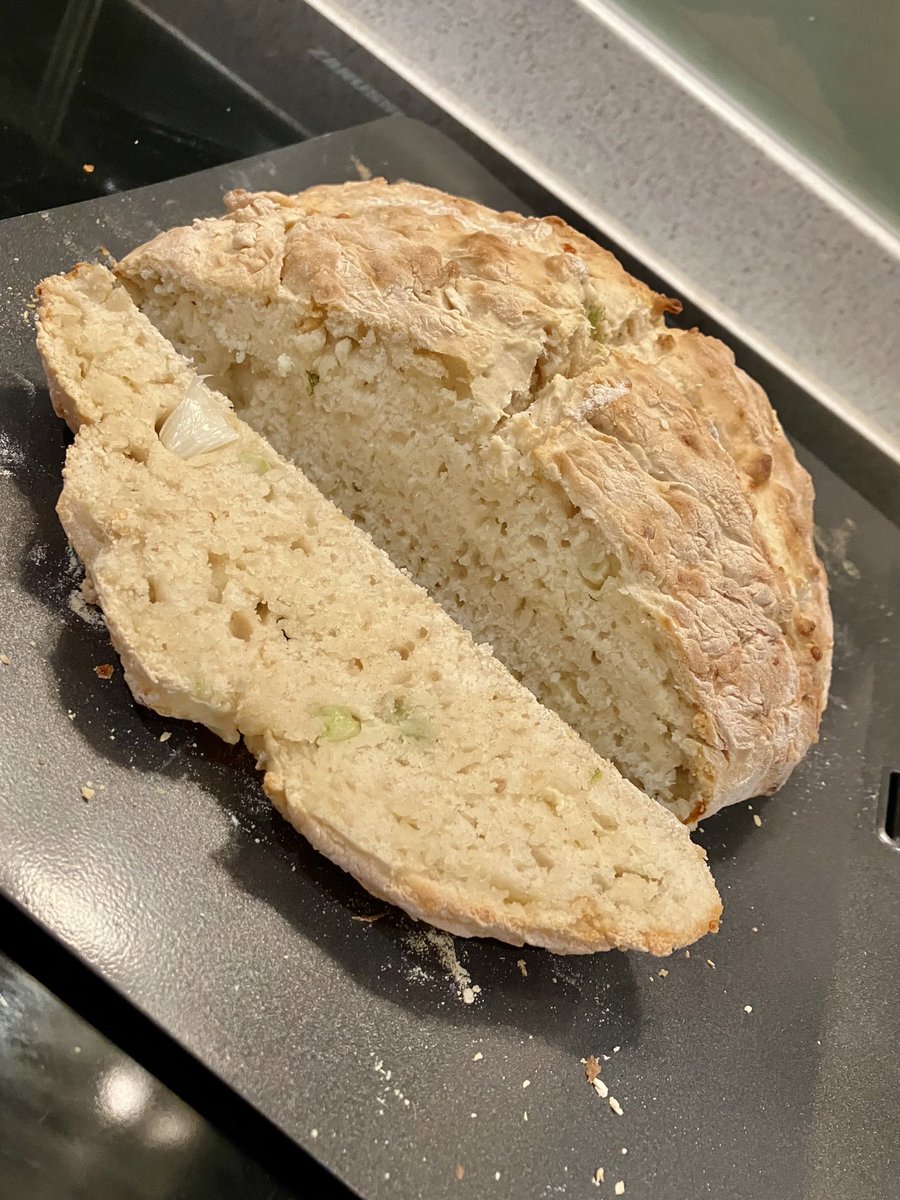 This bread is insane and the house smells incredible!!! Cheese and Spring Onion Sodabread!!!! Thank youuuu @paula_mcintyre I cannot stop devouring it 🫣🤤