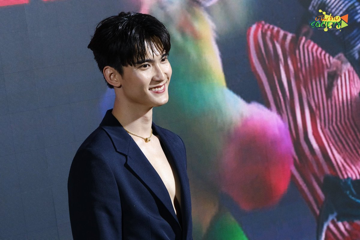 bunterngsociety's tweet photo. “บลู - เฟริสท์” สองหนุ่มหล่อที่สาวๆเห็นต้องตะลึงก็มา ร่วมเดิน Red Carpet บนรันเวย์ EM DISTRICT SKYWALK ในงานเปิดตัวศูนย์การค้า “EMSPHERE”
#EMDISTRICTCALLINGTHEWORLD #EMSPHERE #EMDISTRICT #EMSPHERExFirst
#BluePongtiwat #First_Chalongrat https://t.co/uQVkhcRf7C