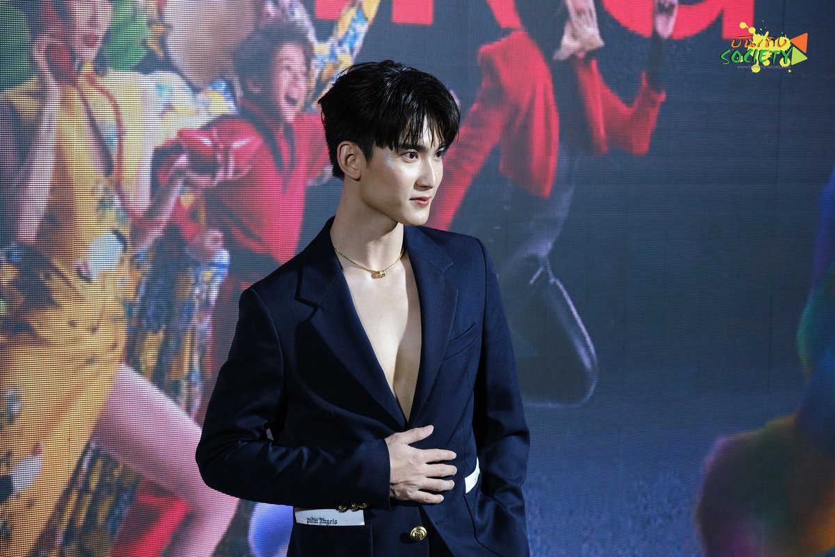 bunterngsociety's tweet photo. “บลู - เฟริสท์” สองหนุ่มหล่อที่สาวๆเห็นต้องตะลึงก็มา ร่วมเดิน Red Carpet บนรันเวย์ EM DISTRICT SKYWALK ในงานเปิดตัวศูนย์การค้า “EMSPHERE”
#EMDISTRICTCALLINGTHEWORLD #EMSPHERE #EMDISTRICT #EMSPHERExFirst
#BluePongtiwat #First_Chalongrat https://t.co/uQVkhcRf7C