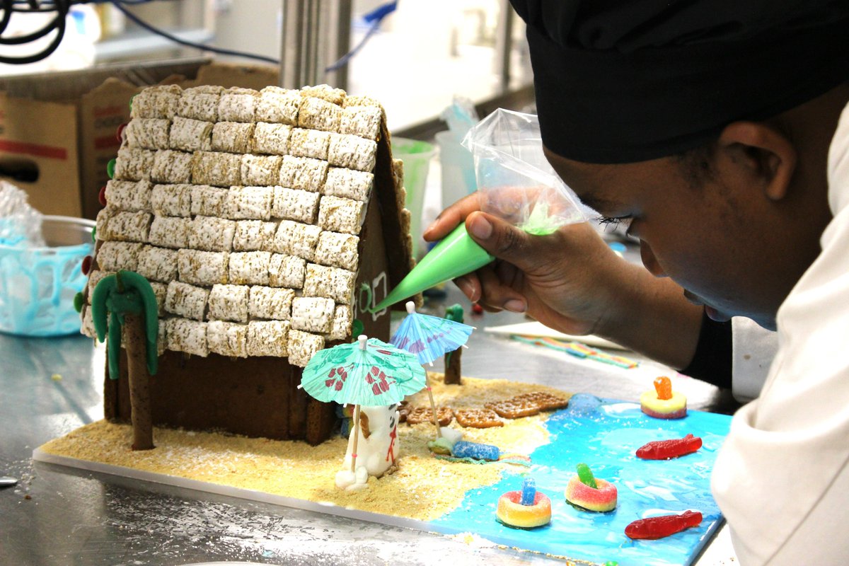 CTEReeseCenter's tweet image. It&apos;s beginning to look a lot like the holidays in the kitchen! Photo by AV student Settara Ahmadi.  #futurechefs #gingerbread @JWErdie @lizg_canchola @FBISD_CTE