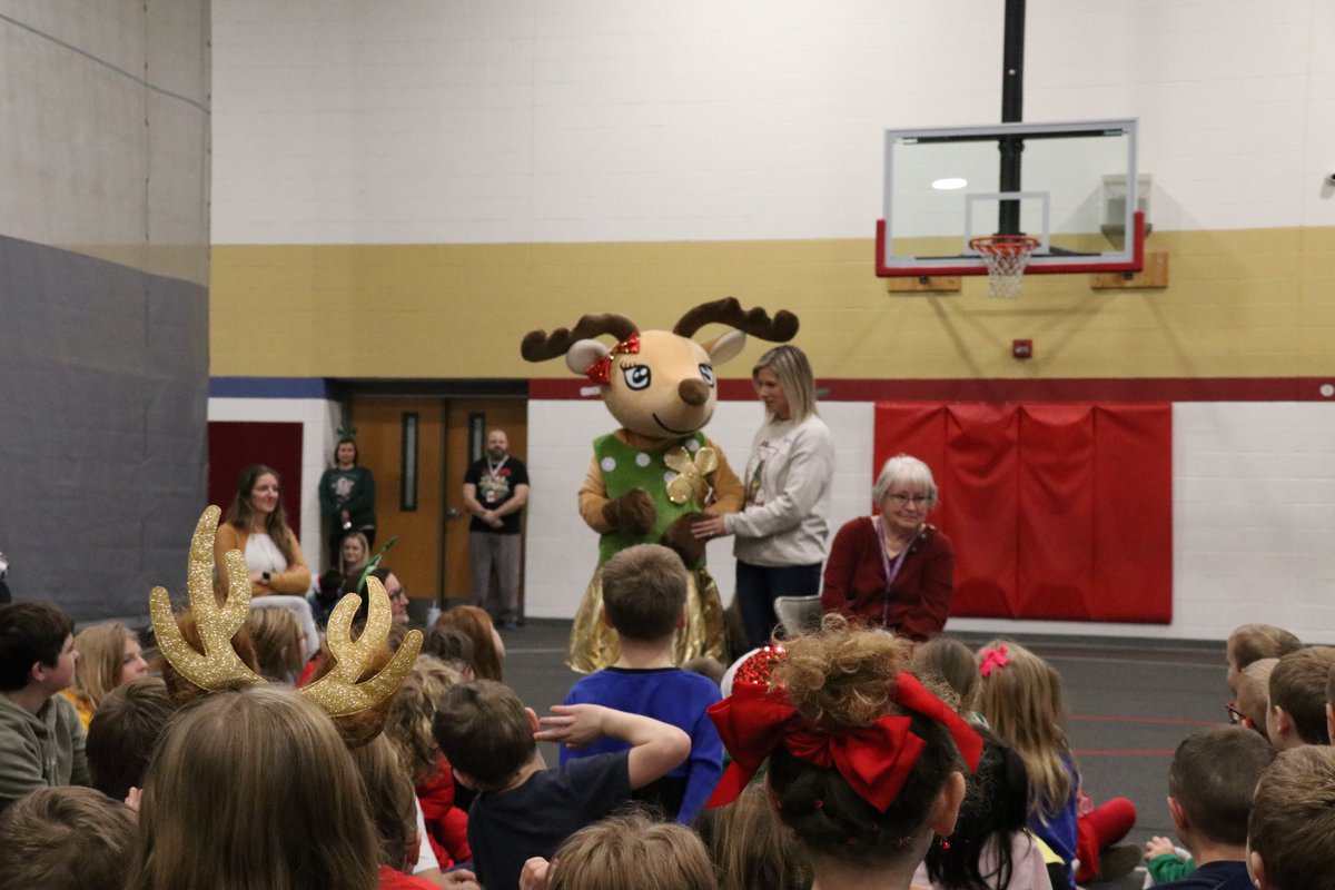 Linc_R3's tweet photo. Rosie the Reindeer made a stop @BooneHeadTiger and Lincoln Elementary this week! Thanks to author and illustrator Megan Rogers and Megan Wilson for talking to our students about the creative process! #proud2br3 #R3Reads https://t.co/4x6258wayI