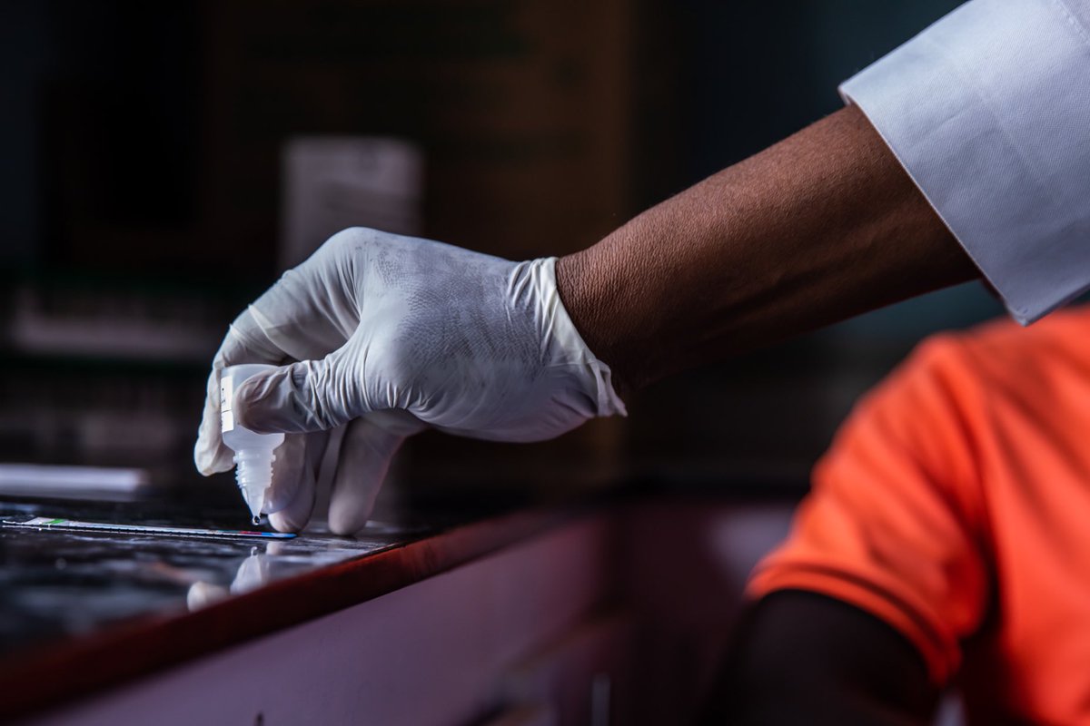 In commemoration of the World AIDS Day themed ' Remember and Commit' A laboratory technician conduct a rapid HIV/Aids test for a patient at The Federal Medical Centre Lafia, Nassarawa State. toyinadedokun.com ✨One Story at a Time✨ #toyinadedokun #worldaidsday