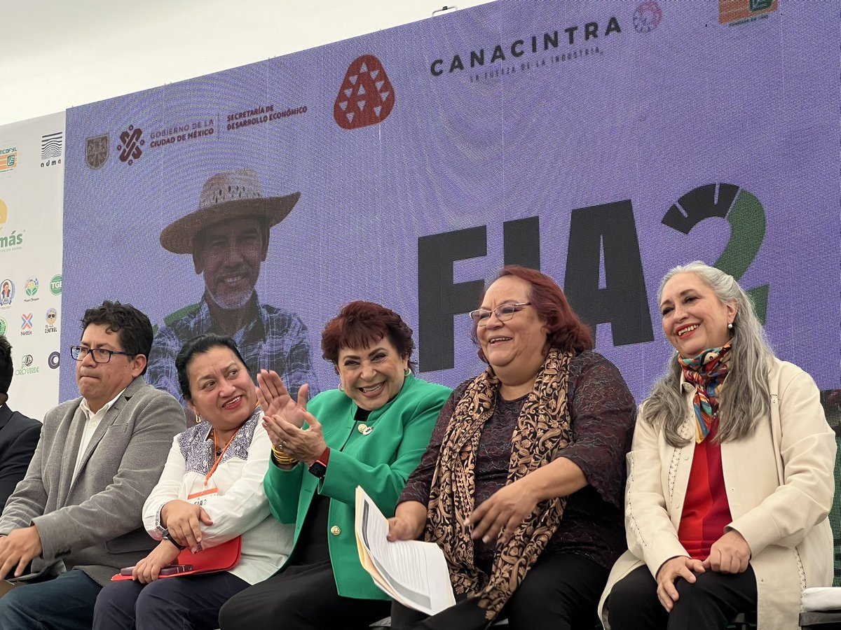 mundomontesdoca's tweet photo. El equipo de #ImpulsoGlobal de la @SRE_mx presente en la inauguración de la Feria Internacional Agroalimentaria #FIA2 de @CANACINTRAMex y @SedecoCDMX en la @CdeAbastoCDMX.
Aplaudimos el mensaje de @ESPEAZAR sobre las mujeres mexicanas y comercio inclusivo. https://t.co/ucxM5ROLg1