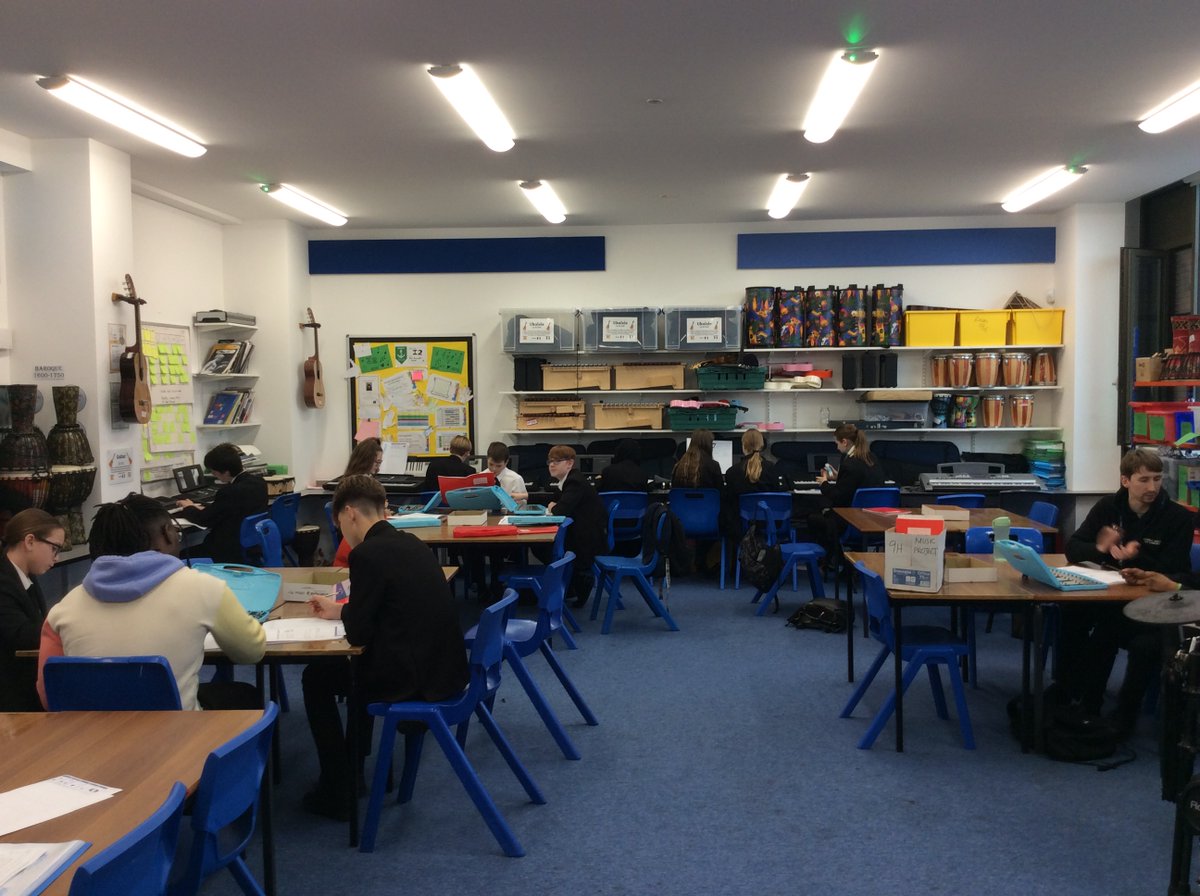 mayfieldschool's tweet image. 𝐖𝐞𝐞𝐤𝐥𝐲 𝐌𝐮𝐬𝐢𝐜! 🎹

Year 7 are learning how to write standard notation and play jingle bells following their own music. Year 9 had their second composer visit.

#mightymayfield #mayfieldschool #mayfield #missschoolmissout #music #musicweekly #community #portsmouth