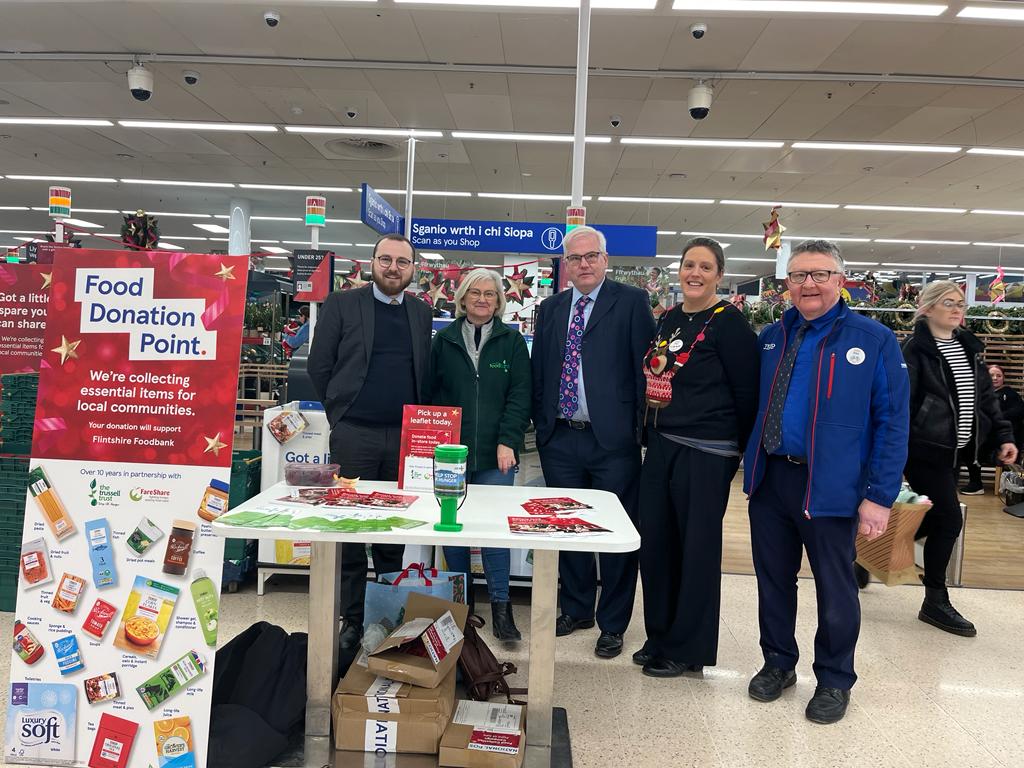 Tesco Broughton staff are collecting food for <a href="/FlintshireFoodB/">Flintshire Foodbank</a> &amp; <a href="/FareShareUK/">FareShare</a> today &amp;tomorrow, Saturday 2nd. If you're shopping there please consider donating: • UHT Milk • Tinned meat &amp; fish • Tinned meals • Tinned fruit • Sponge/rice puddings • Coffee • Pasta sauce