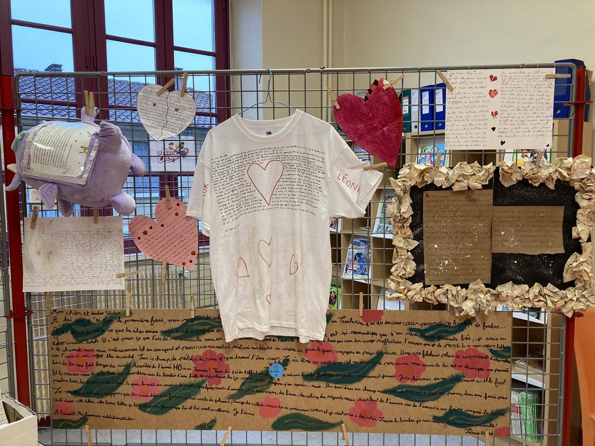 2 classes de 4e disent l’amour.
Les 4eB et F du <a href="/collegedr79/">Collège Denfert-Rochereau (79)</a>  ont réalisé une expo « L’Amour est dans le préAU ».
L’objectif était de rédiger une lettre d’amour ou de rupture sur un support autre que papier.
#sechercher, se construire au cycle 4
<a href="/dsden79/">DSDEN Deux-Sèvres</a>
@schabeaudie