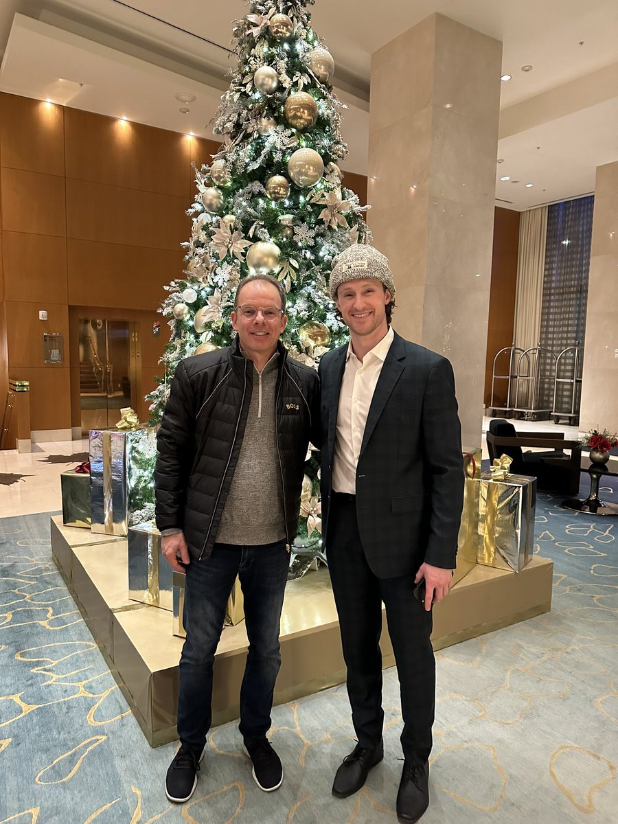Topshelf_TSSM's tweet photo. Post game with @SeattleKraken Jared McCann. Merry Christmas to all as we start the month of December 🎄 #EliteClientele #TopShelfHockey https://t.co/qKfMilaBnW