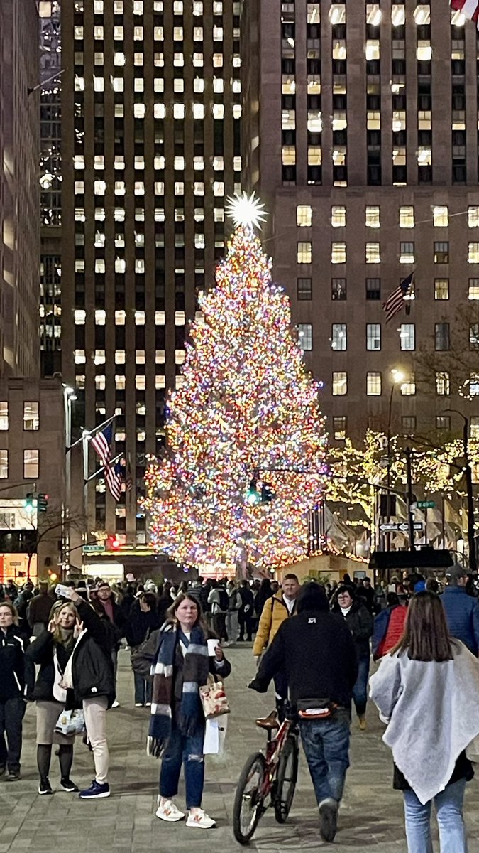 RevDrMatthew's tweet photo. All lit up!
#MerryChristmas #BestCommuteInTheWorld https://t.co/IVN5r2SSBQ