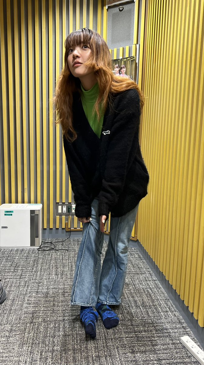 aim_anngold's tweet photo. #あいみょん のオールナイトニッポンGOLD
お聴き頂きありがとうございました!

まきちゃん、TK、ありがとう!!🙏

#Mステ から有楽町に向かった年内最後の放送をradikoタイムフリーでぜひもう一度📻
👉https://t.co/2dlZci7NuG

#あいみょんANNG #あのね

スタッフが驚いた足の腱🦶切れてます https://t.co/M62pPG4brL