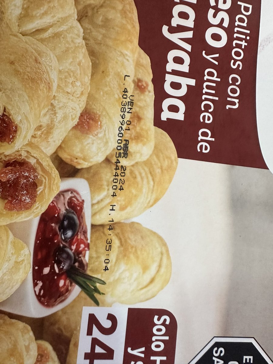 Macamialvaca's tweet photo. Realice la compra de unos pasabocas zenu y tremenda sorpresa están llenos de hongos 🤢 y vencen hasta el otro año @zenuoficial https://t.co/StryTJhyDW