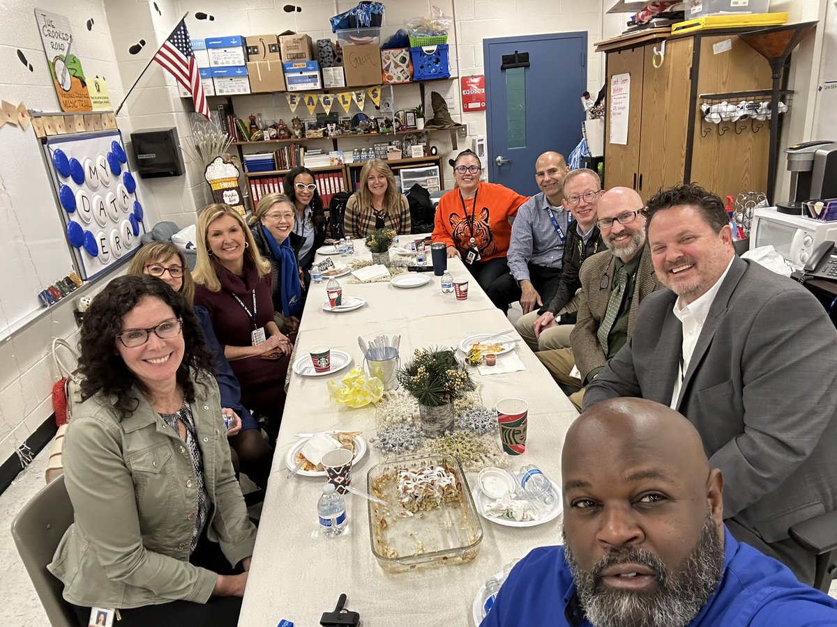 WE ARE….Leesburg!!!! Proud to host our Superintendent and my colleagues. Iron sharpens Iron. Leadership matters. <a href="/BowTiedPrincipl/">BowTiedPrincipal</a> <a href="/Leesburg_ES/">Leesburg Elementary School, VA</a>