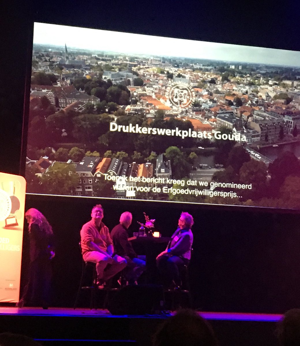 Spannend! Straks wordt in de Koninklijke Schouwburg bekend wie de Erfgoedvrijwilligersprijs 2023 wint, is het de @Drukwerkplaats ?