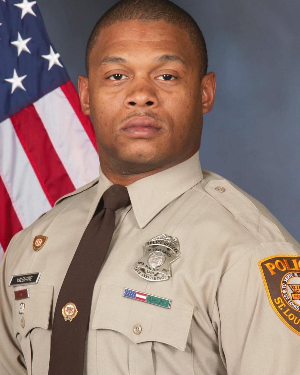 ShanetteHall's tweet photo. My love and respect for Detective Valentine was deep! This was a day my view shifted hard. 

To my friend, we miss you dearly. There are not many left like you…at all. 

12/1/21 🕊️ https://t.co/5DCUgwD6zy