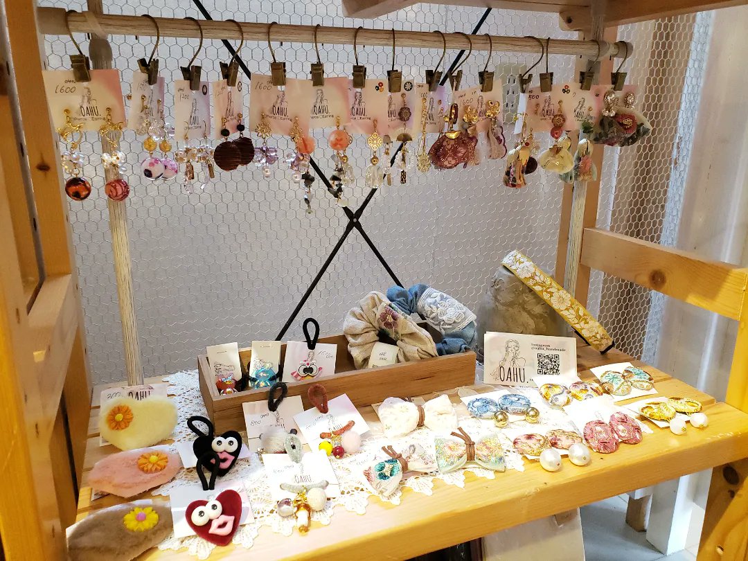 o_____af's tweet photo. 二戸市にあるSQUAREさんへ
納品してきました🪐࿐✩.˚
 
刺繍リボンのピアス・イヤリングは少なめなので、また追加しますね

・ピアス・イヤリング 
・シュシュ
・ブローチ 
・カチューシャ 
・ヘアゴム
・ハートパッチンピン

があります！
ぜひお店でゆっくり見てください⸜(*ˊᗜˋ*)⸝ https://t.co/pda034vZr0