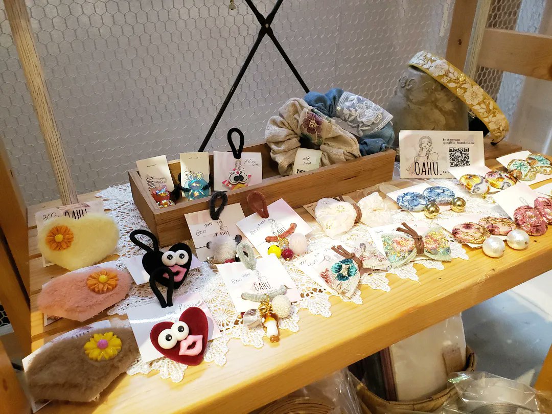 o_____af's tweet photo. 二戸市にあるSQUAREさんへ
納品してきました🪐࿐✩.˚
 
刺繍リボンのピアス・イヤリングは少なめなので、また追加しますね

・ピアス・イヤリング 
・シュシュ
・ブローチ 
・カチューシャ 
・ヘアゴム
・ハートパッチンピン

があります！
ぜひお店でゆっくり見てください⸜(*ˊᗜˋ*)⸝ https://t.co/pda034vZr0