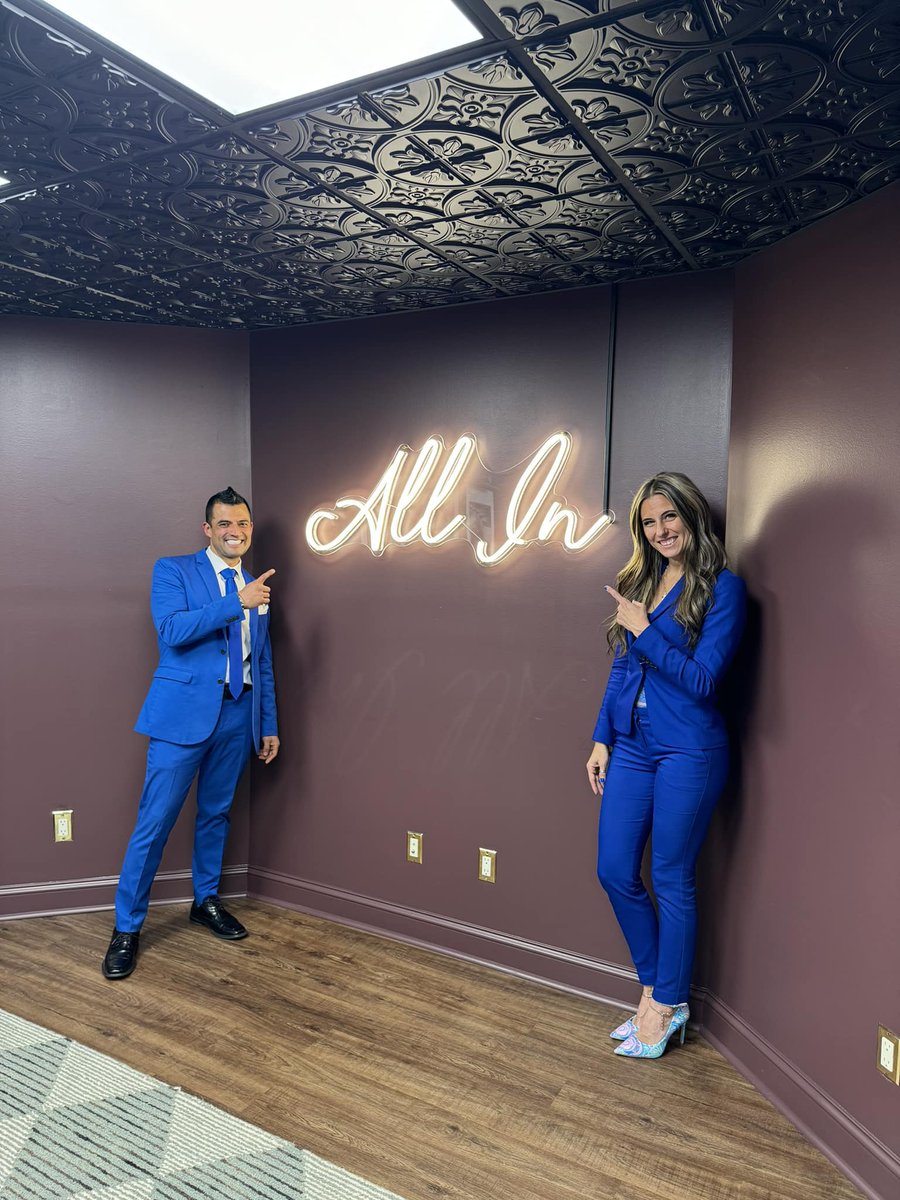 All in, no excuses. Grateful for the journey, spreading value with my best friend. Hug your kids, tell them you love them. 🙏❤️
#ALLIN
#coronasmurf
#coronablue
#ThankYouGod
#familyofrealestate
#WithGodAllThingsArePossible