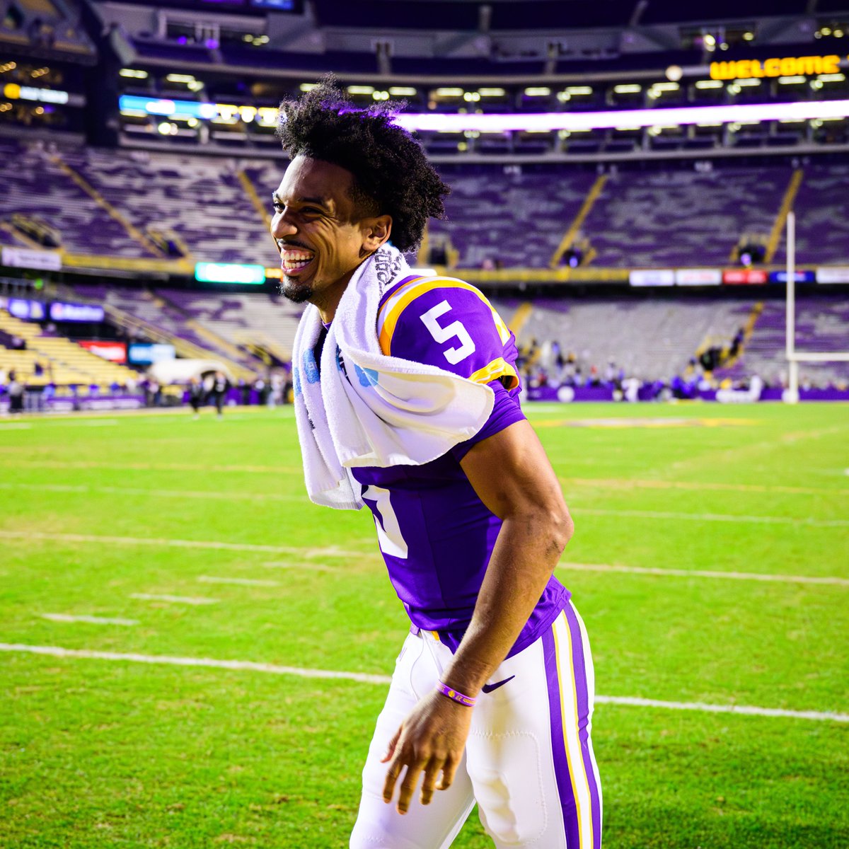 LSUfootball's tweet photo. Cast your vote for @JayD__5 to win the 2023 Heisman Trophy

https://t.co/ermmY2Ziaq https://t.co/TofLIeg5NO