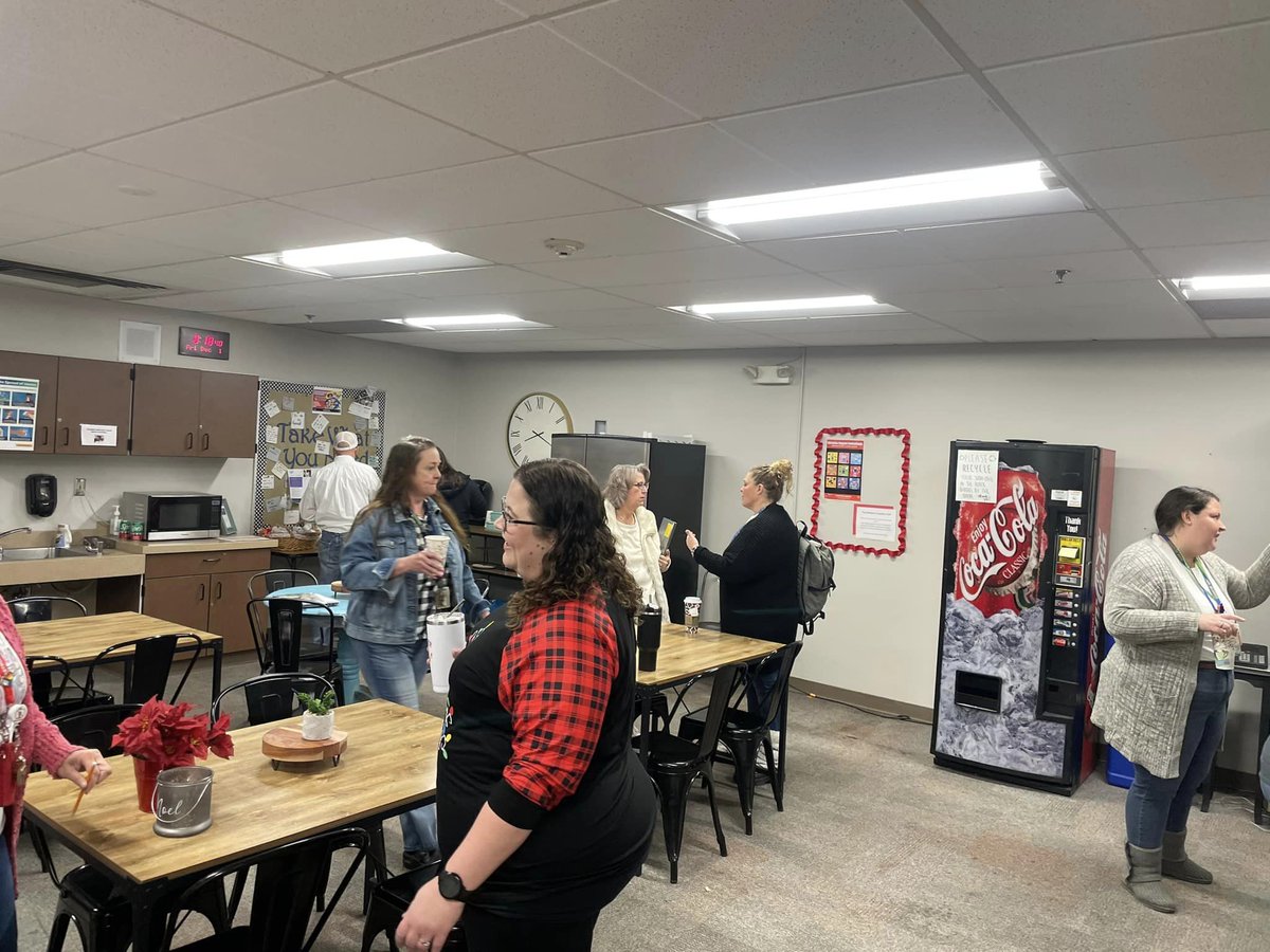 Park Meadows teachers and staff enjoy cozy winter beverages as part of their “12 days of JOY” presented by their administrators! #PMScorpionPride #BabyItsColdOutside #Gingerbread #Eggnog #Peppermint #caffinateandteach